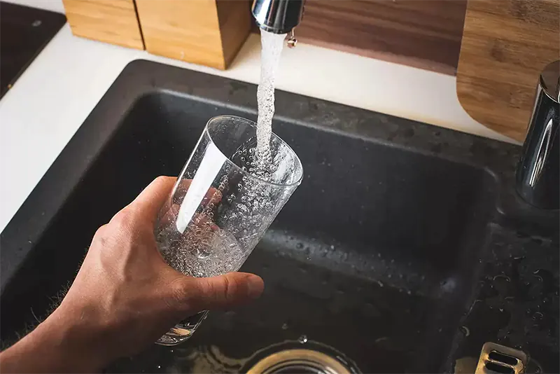 پلاتور | هواکش لمینار آب را شفاف می‌کند.